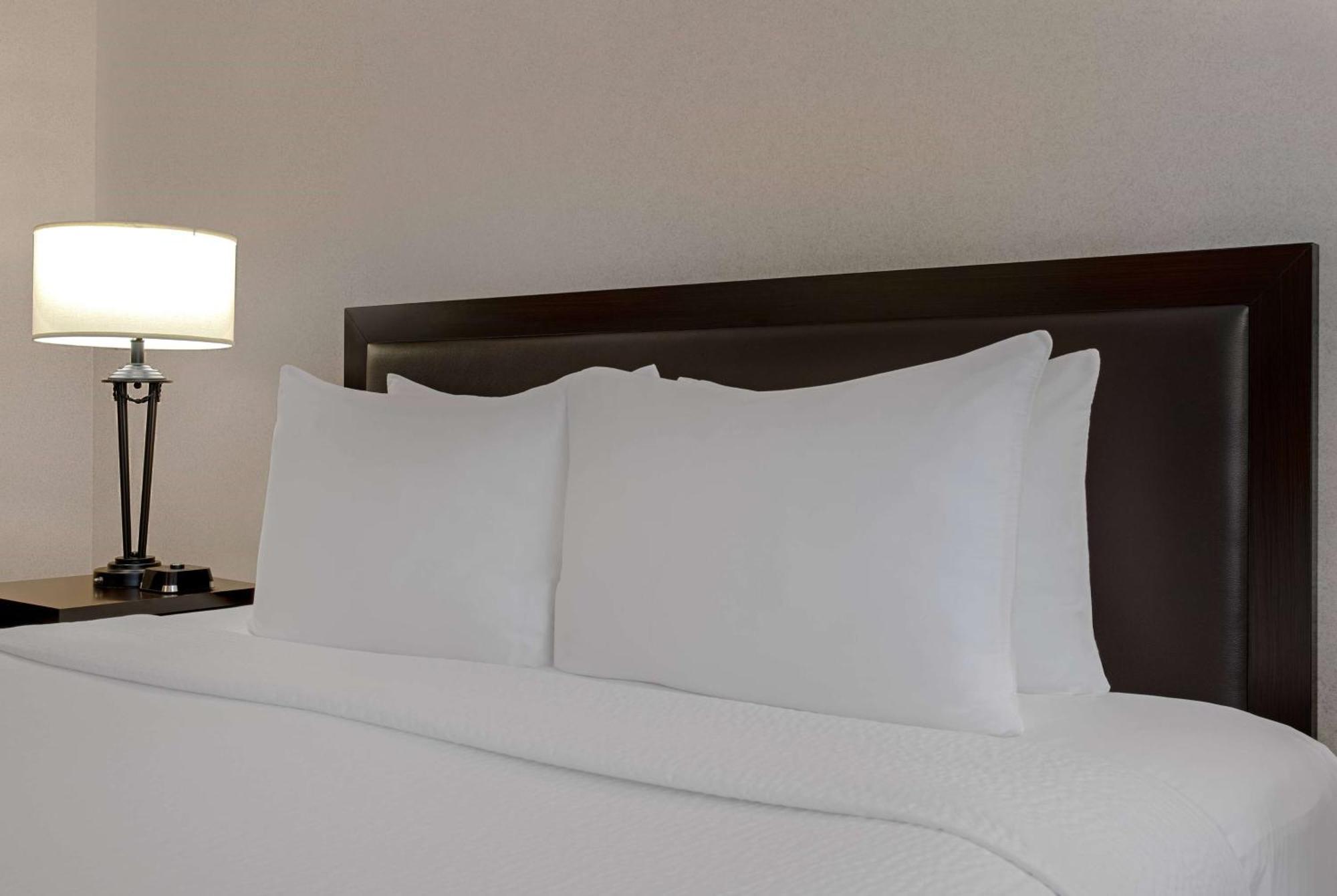 Ramada Plaza By Wyndham Calgary Downtown Ξενοδοχείο Εξωτερικό φωτογραφία