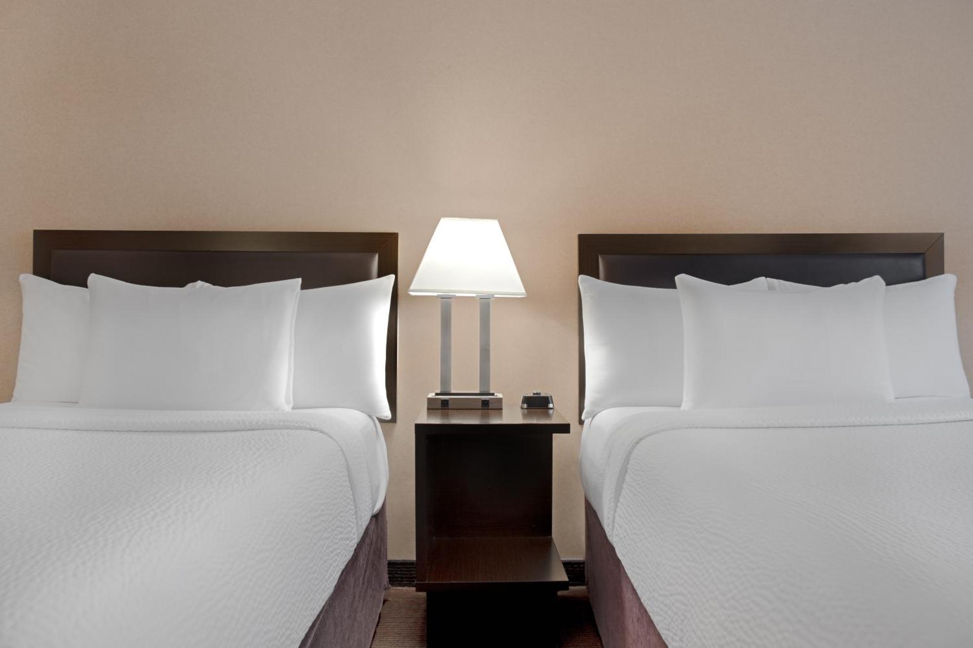 Ramada Plaza By Wyndham Calgary Downtown Ξενοδοχείο Εξωτερικό φωτογραφία