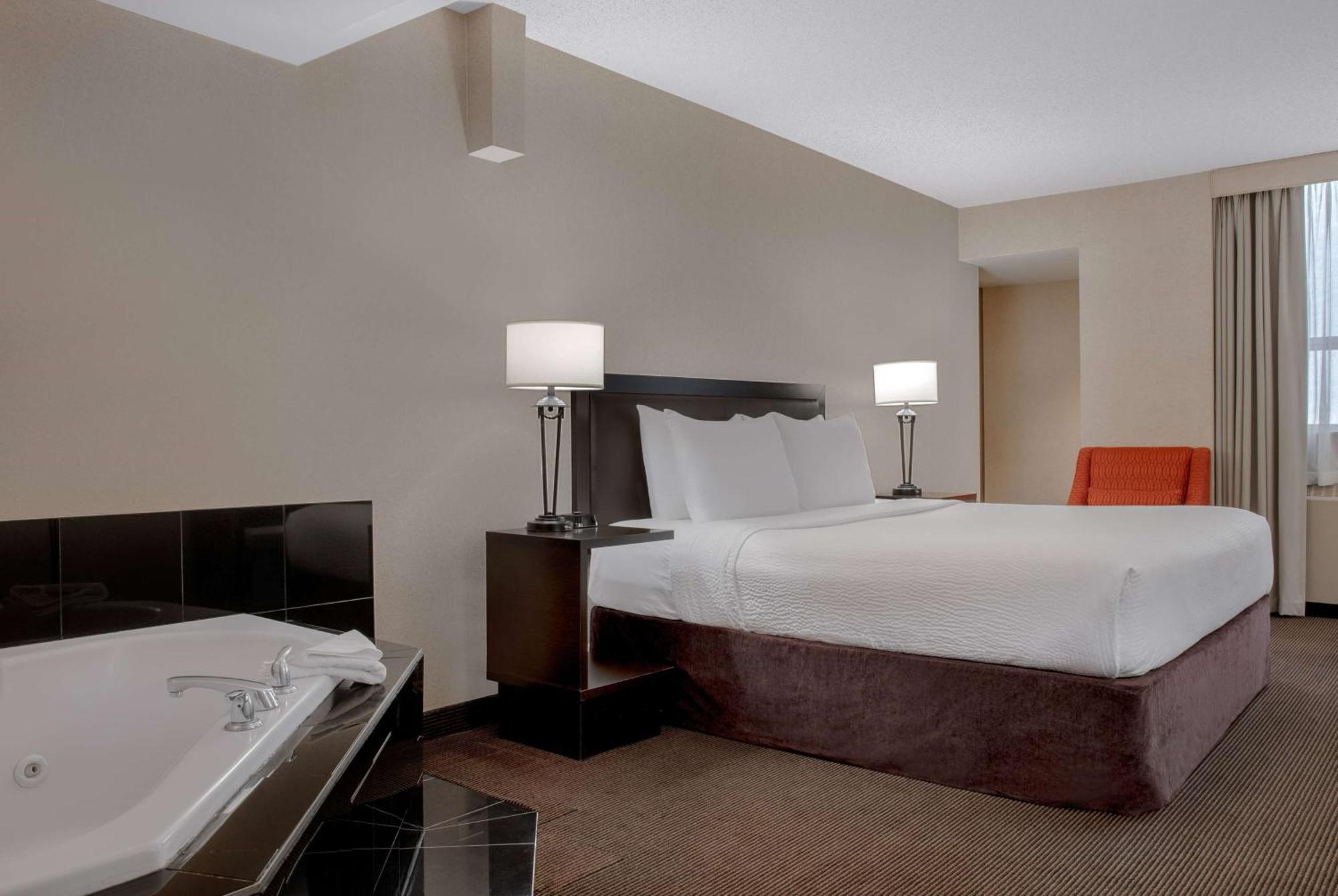 Ramada Plaza By Wyndham Calgary Downtown Ξενοδοχείο Εξωτερικό φωτογραφία