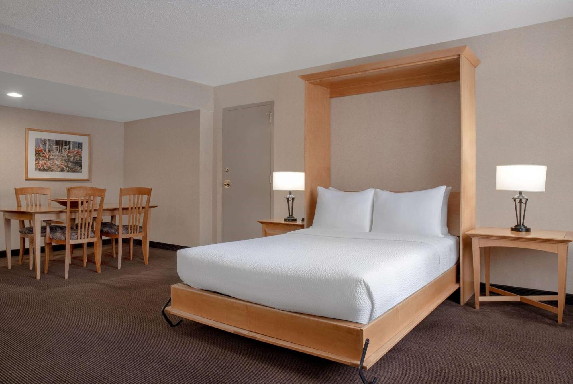 Ramada Plaza By Wyndham Calgary Downtown Ξενοδοχείο Εξωτερικό φωτογραφία
