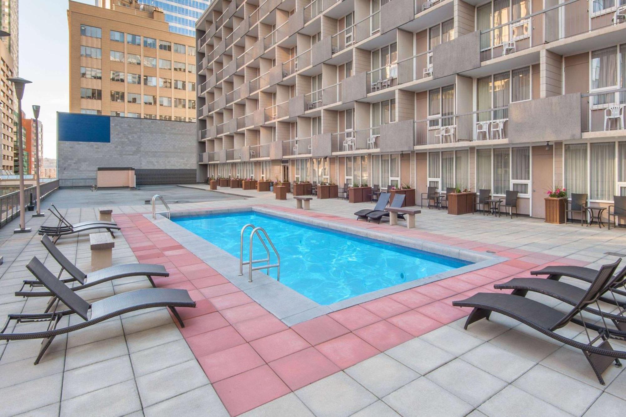 Ramada Plaza By Wyndham Calgary Downtown Ξενοδοχείο Εξωτερικό φωτογραφία